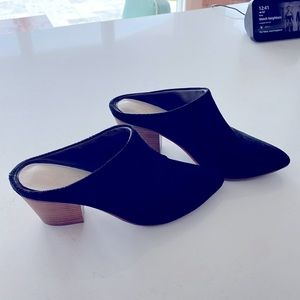 Seychelles Black Suede Mule !!